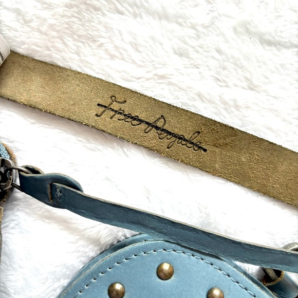 FREE PEOPLE Change Me Up Crossbody Phone & Coin Case Blue Leather Bag--N… - Picture 14 of 16